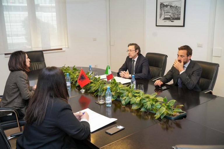 Min Kociu-Amb.Alberti_2