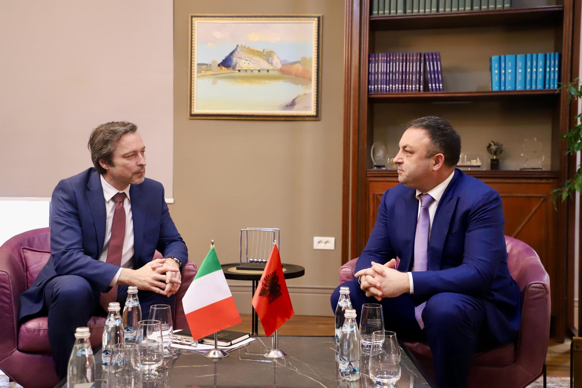 foto Alberti – Hoxha