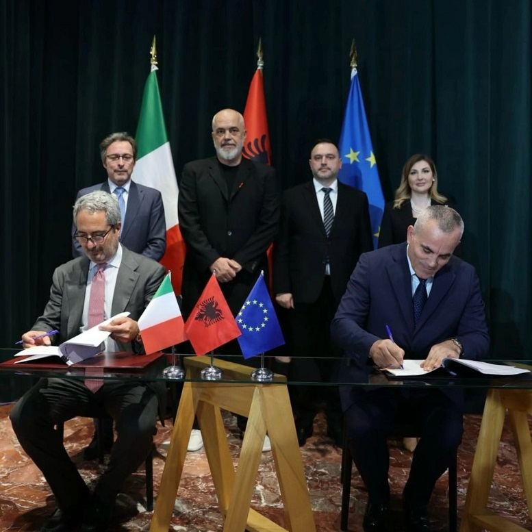 Foto firma accordo Fincantieri-KAYO